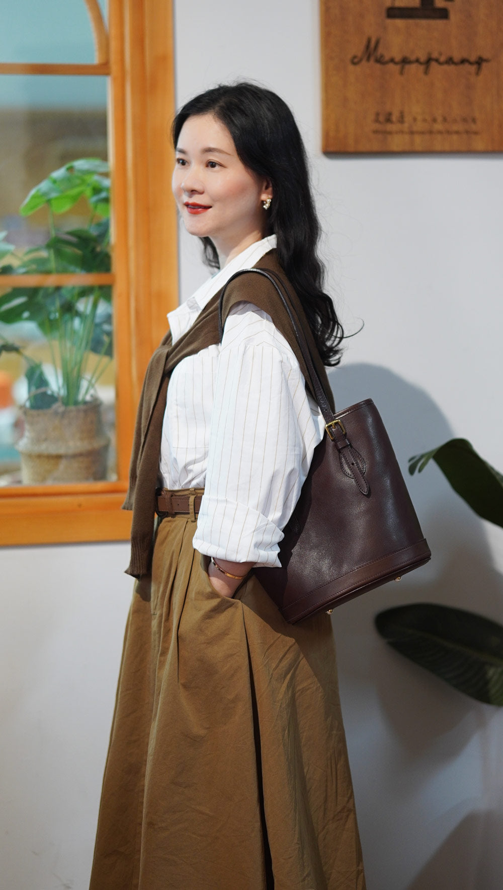 Medieval bucket bag
