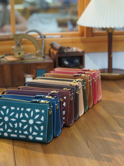 Hollow-out handbag