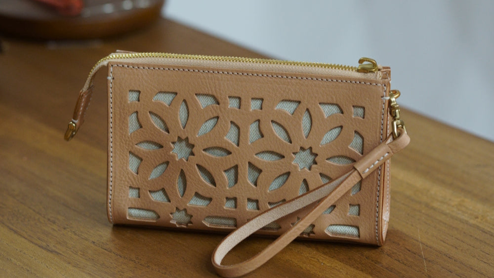 Hollow-out handbag