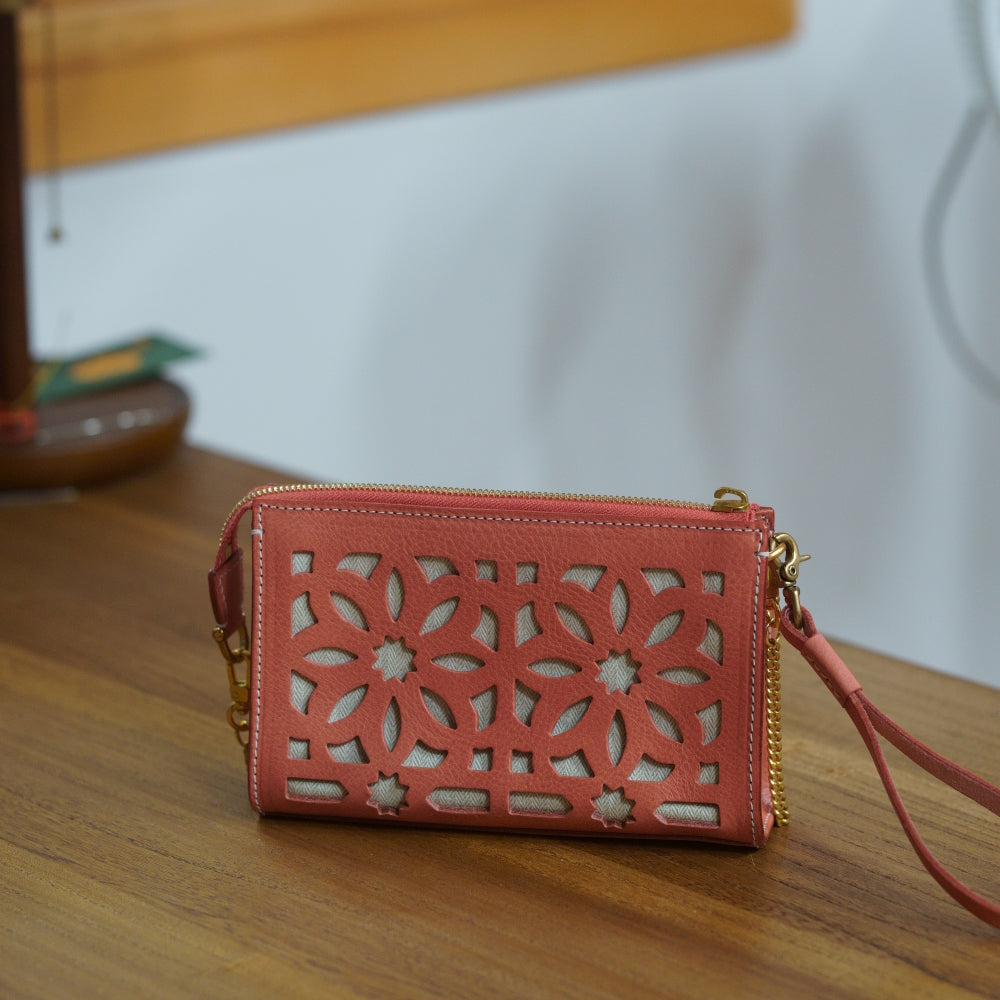 Hollow-out handbag