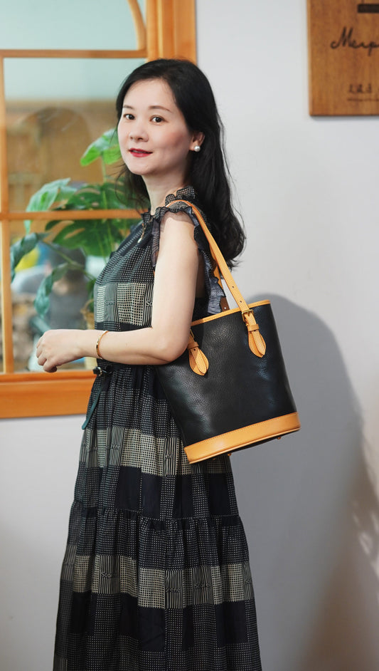 Medieval bucket bag