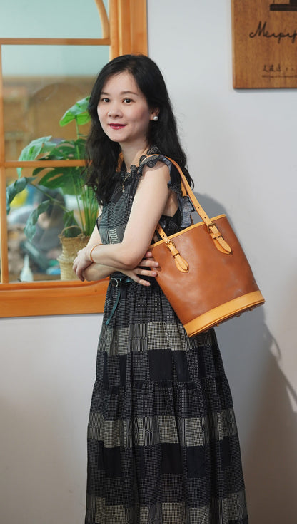 Medieval bucket bag