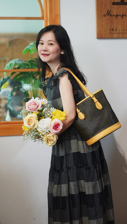 Medieval bucket bag