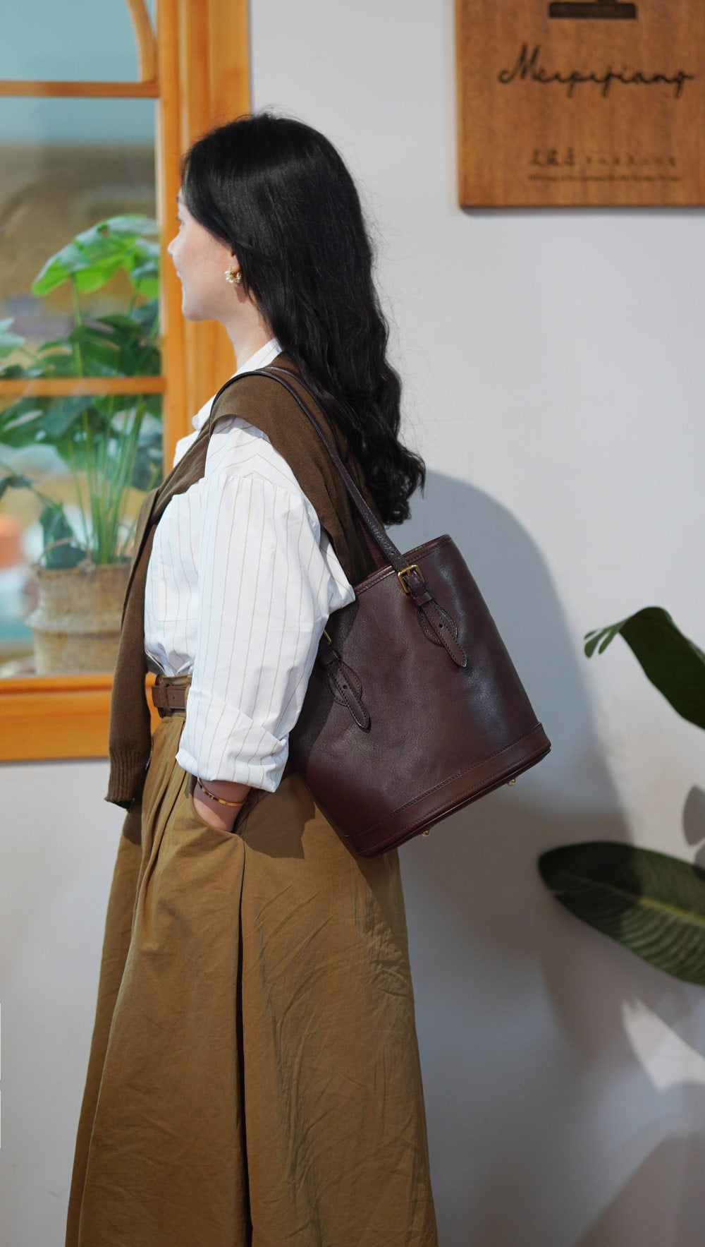 Medieval bucket bag