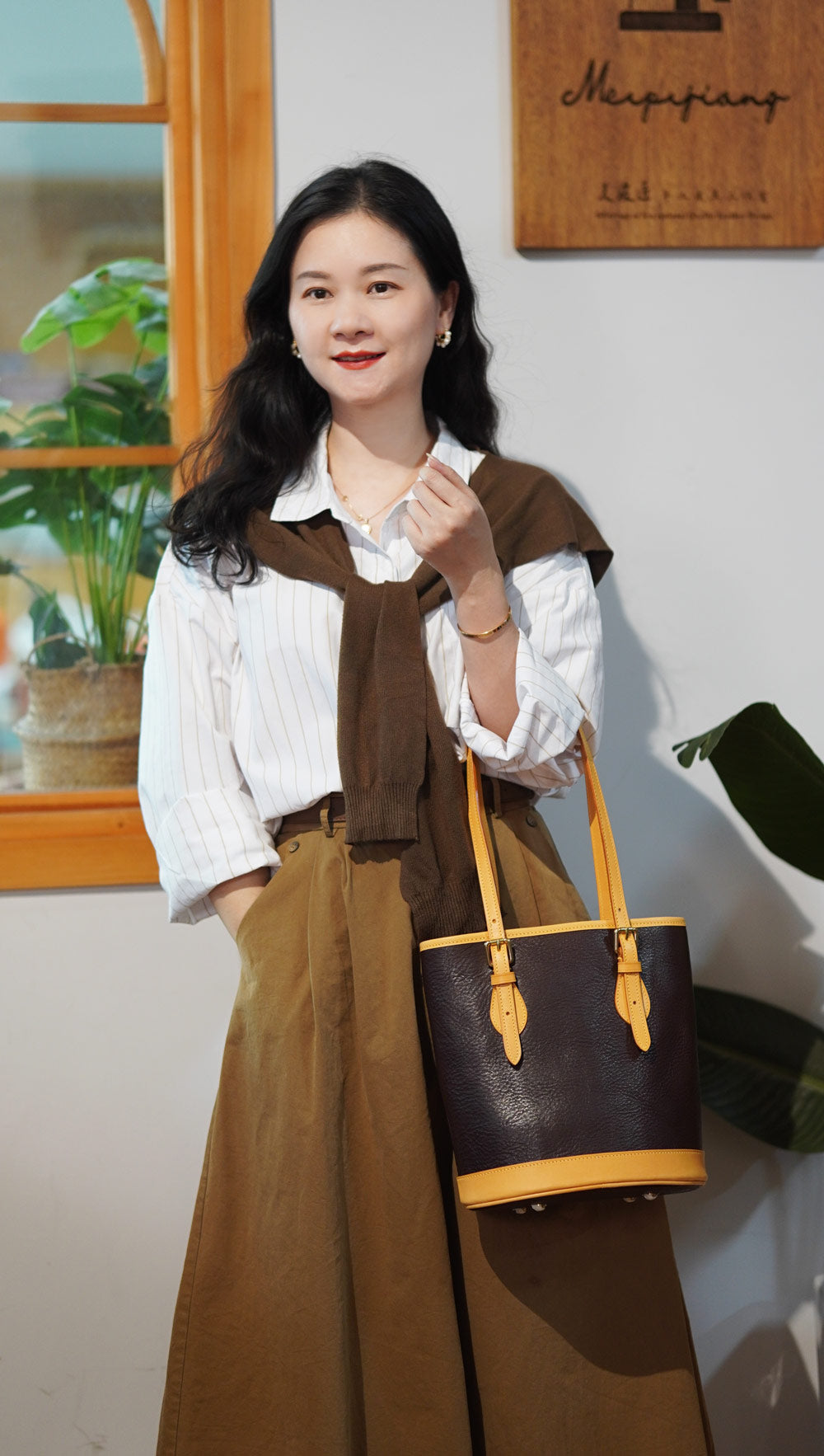 Medieval bucket bag