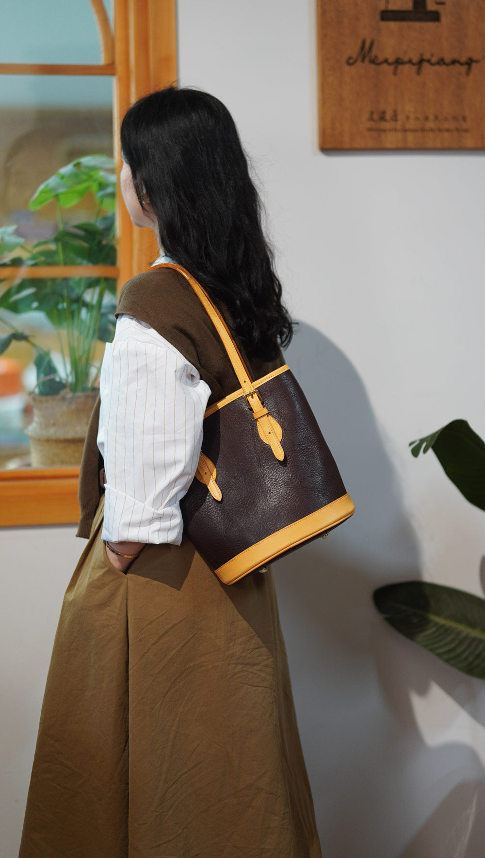 Medieval bucket bag